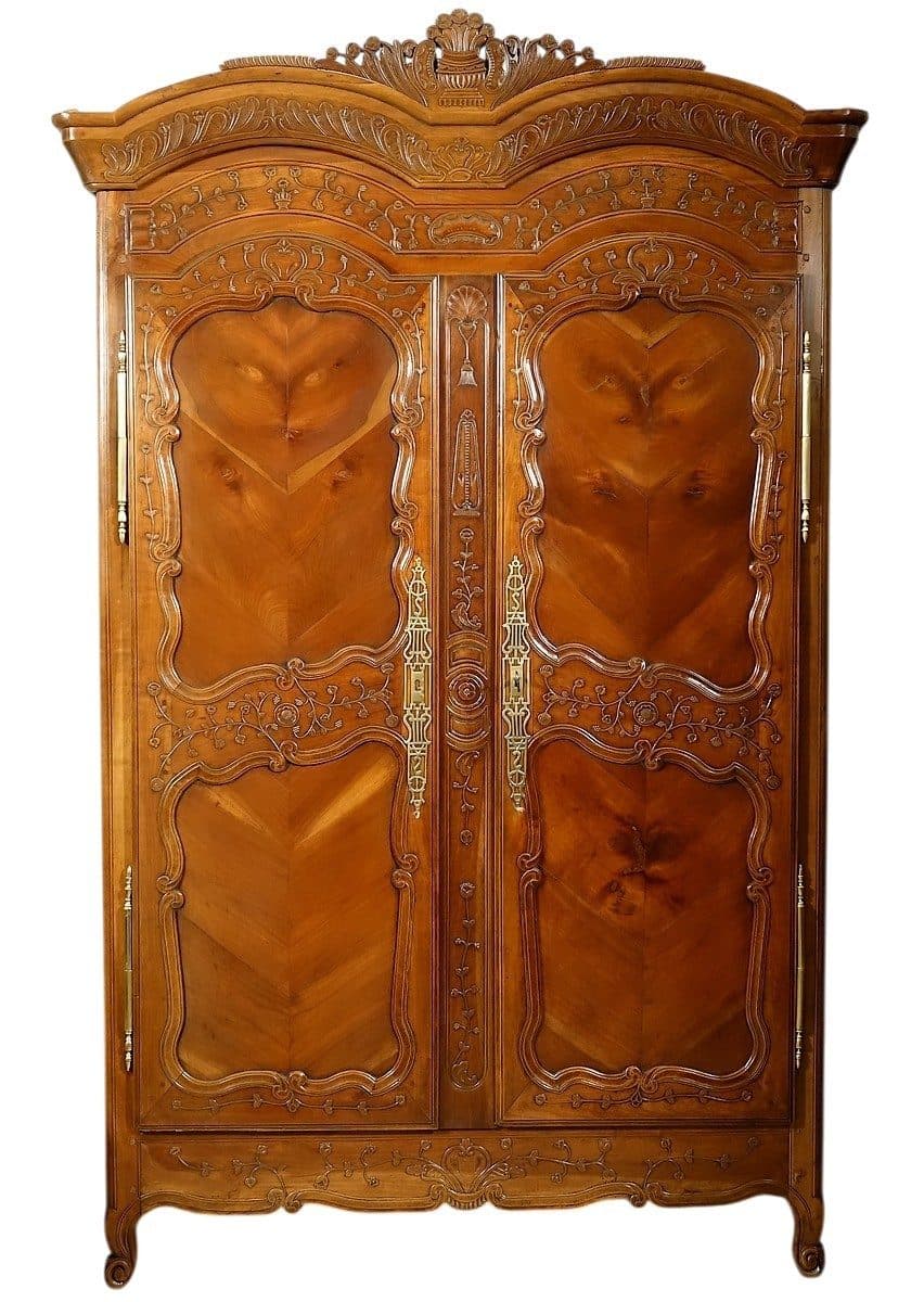 Armoire de mariage en merisier, style Louis XV