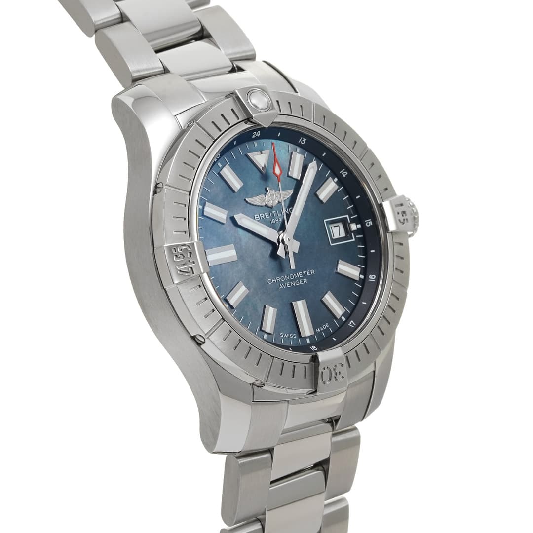 Breitling Avenger Automatic 43 Japan Edition — vue 3