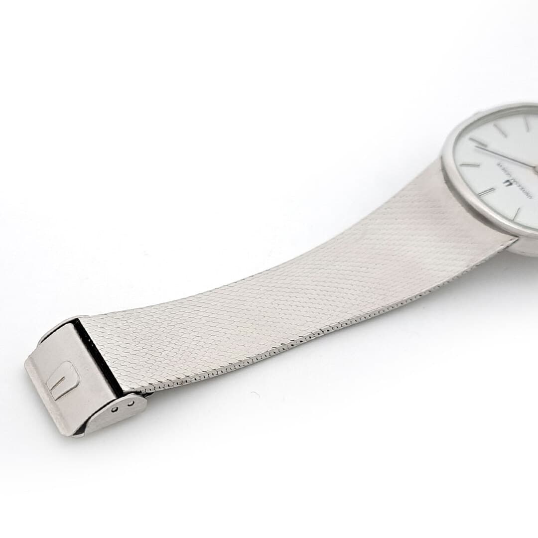 UNIVERSAL GENEVE White Shadow Ellipse — vue 3