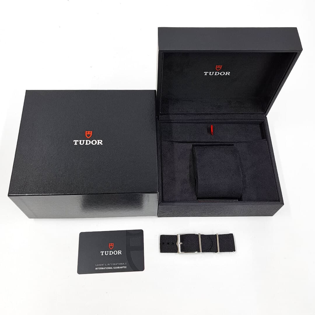 Tudor Heritage Black Bay "Harrods" Édition Limitée — vue 6