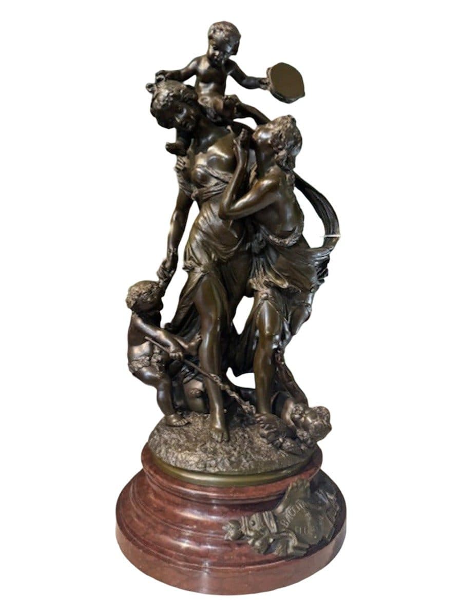 Bacchantes et putti dansant en bronze sur socle en marbre