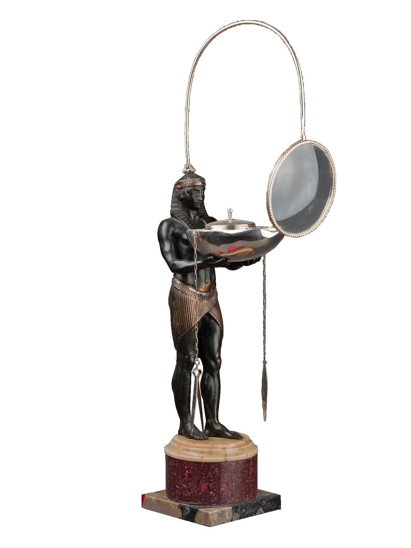 Lampe à l'huile portée par une Égyptienne