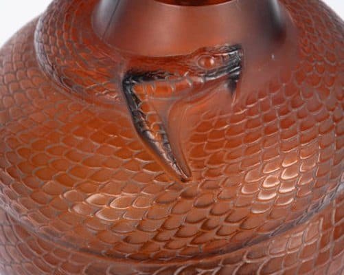 René Lalique Vase « Serpent » en verre teinté rouge ambre — vue 4